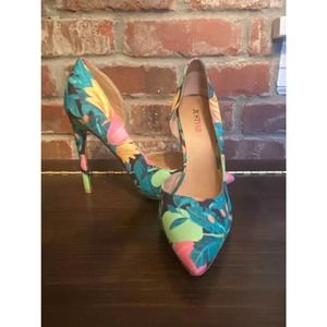 JUSTFAB Tropical Beach Pump Womens Fabric Heel Exotic Banana Leaf